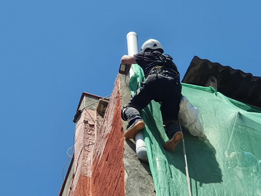 Reparación de bajantes y trabajos verticales en Barcelona por Novoa Serveis Integrals